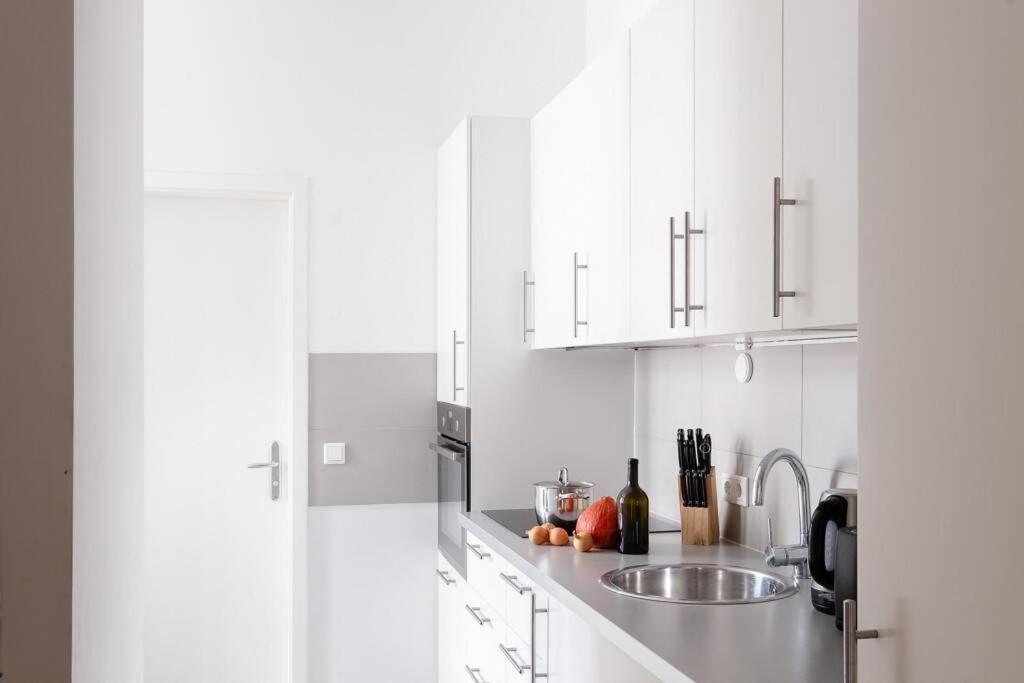 Sc 05 By Rockchair Apartments L Superhost Status L 2 Bedrooms Boxspringbeds Balcony Elevator - Cozy Family & Business Flair Welcomes You! Berlin Exterior photo